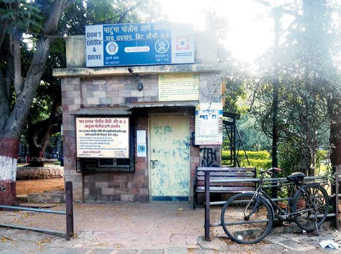 mid-day found the police chowkie Manav ran to locked even at 5 pm yesterday
