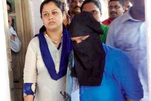 Mumbai track rage: Woman suspect held, claims she pushed victim angrily