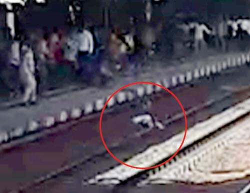 CCTV grabs show Deepak Patwa falling on the track after being pushed by the accusedCCTV grabs show Deepak Patwa falling on the track after being pushed by the accused