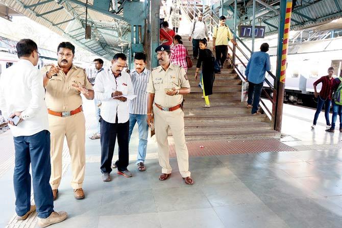 The police question commuters at Mulund station after Deepak Patwa was pushed to his death