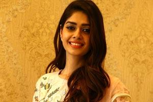 Palak Jain just needs 15 minutes to prep for her Yeh Pyaar Nahi Toh Kya Hai look