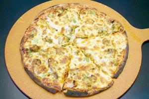 Andheri eatery serves American-style deep pan pizza with oozy cheesy crust