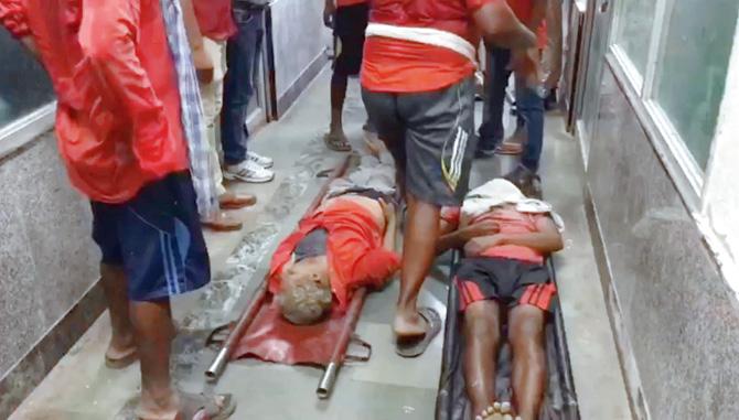 Ramsatra Paswan and Hareram Rajbhar were trying to save Pangati Naidu (Below), Who had fallen off a train. Pics/Hanif Patel