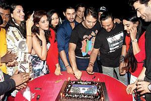 Porus cast celebrates 100th episode completion on sets of telly show