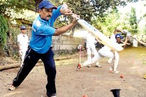Pravin Muley travels 550 km every week from Akola to Thane to coach cricketers