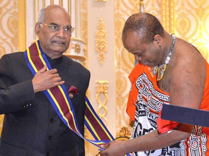 President Ram Nath Kovind receives the order of lion from Swaziland King Mswati III at Lozitha Palace in Swaziland, Shikhuphe on Monday. Pic/PTI