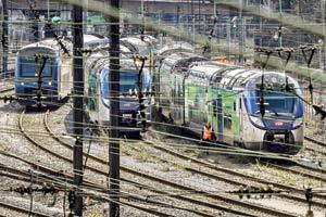 France braces for mass rail strikes