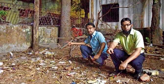 Farooq Dhala and Irfan Machiwala, from Mahim, say that Night Right Killers are the best measure against the rodent menace. Pics/Suresh Karkera