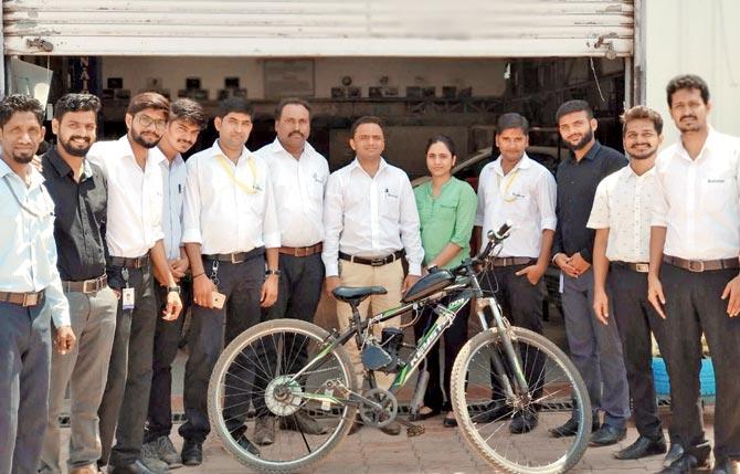 Students and the faculty of the Rustomjee Academy for Global Careers with their new innovation 