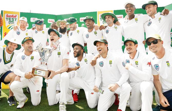 South Africa players celebrate after winning the fourth Test against Australia to win the Test series 3-1 at Jo