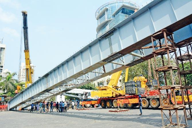 The fallen girder at the construction site on SV Road on Sunday. Pic/Satej Shinde