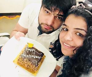 Sakshi Malik shares cute photo with husband on first wedding anniversary