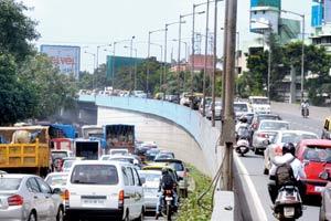 Long weekend  leads to traffic woes on Mumbai-Pune Expressway