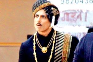 Sonu Sood spotted on the sets of Manikarnika: The Queen of Jhansi