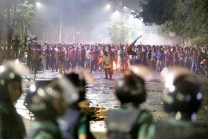 Over 100 injured in massive student protests in Bangladesh