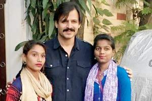 These fans of Vivek Oberoi travelled all the way from Aurangabad to meet him