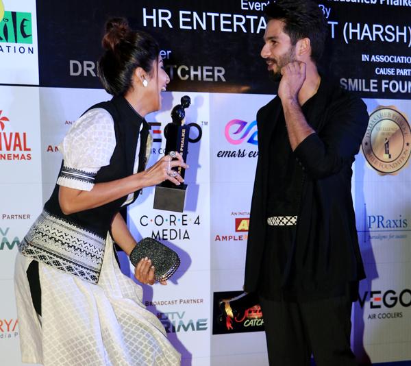 Shahid Kapoor and Shilpa Shetty at Dadasaheb Phalke Awards 2018