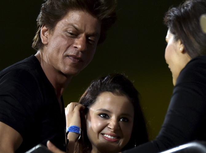 Shah Rukh Khan and Sakshi Dhoni