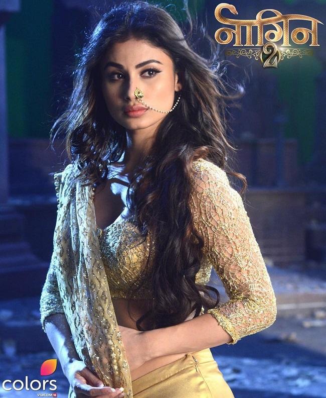 Not only the films, but the effect of 'naagins' has also ruled the world of television. After Dimpy's 'naagin' avatar, it was Ekta Kapoor's 2015 show 'Naagin' where we saw the beautiful actress Mouni Roy in the character of a serpent. Before stepping into Bollywood, the actress has been a part of the serial from season 1 to season 2.
