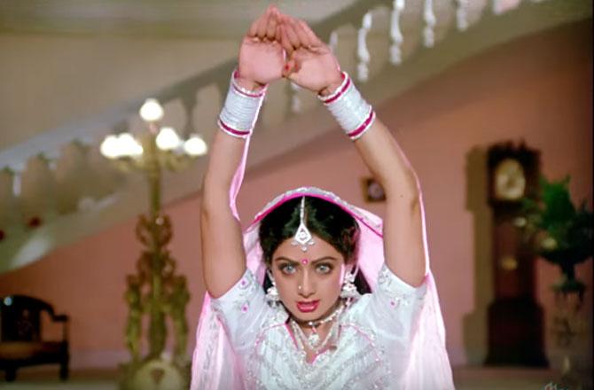 If it was Reena Roy who set the trend of 'ichchadaari naagins', Sridevi is the name that rules our mind when it comes to the stories of 'naag devta' and 'naagins'. How can anyone forget the song 'Main Teri Dushman, Dushman Tu Mera' (I am your enemy, you are mine) from Naagin? Sridevi looked mesmerising while dancing to the tunes of Amrish Puri.