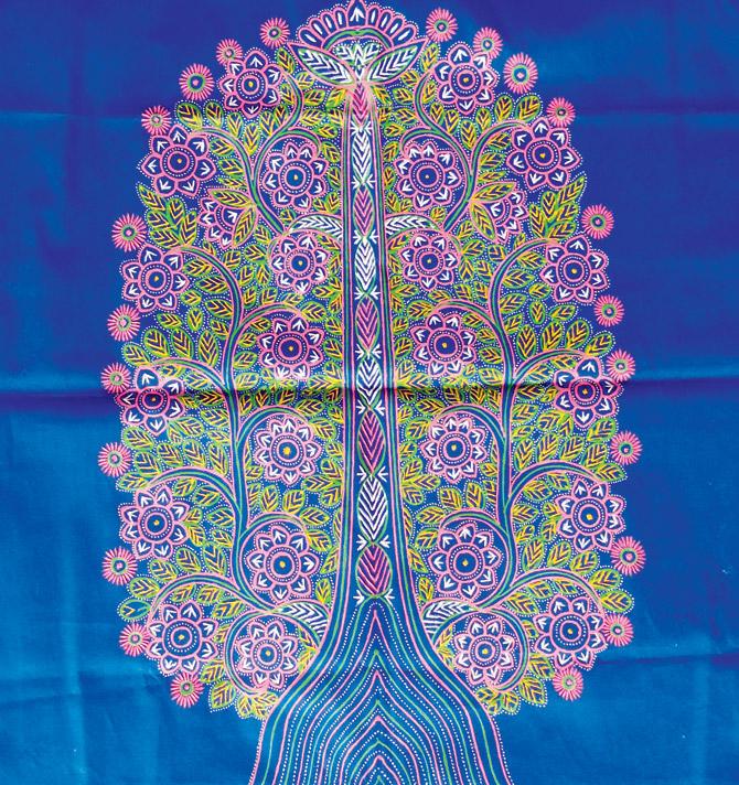 A Tree of Life roghan artwork from Kutch. During his visit to India in 2014, former President of the US, Barack Obama was gifted roghan works by PM Narendra Modi
