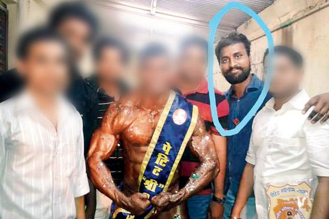 Avinash Anant Pawar (circled) with friends. Pics/Rajesh Gupta
