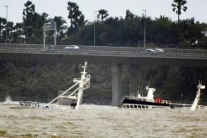 Mumbai: Bandra floatel Ark Deck Bar still under water, staff yet to find work