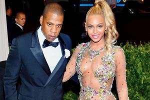 Beyonce and Jay-Z dedicate show to ailing Franklin 
