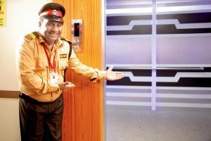 Bhau Kadam of Chala Hawa Yeu Dya fame talks about playing a liftman