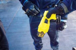 US cop tasers 11-year-old girl after she is accused of shoplifting