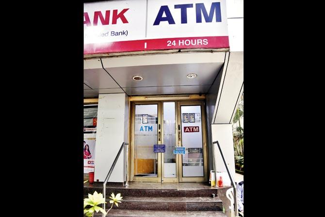 As a precaution, the bank has decided to keep ATMs out of service for two days. Pics/Pradeep Dhivar