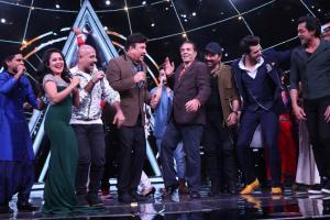 Superstar Dharmendra gets teary eyed on Indian Idol 10