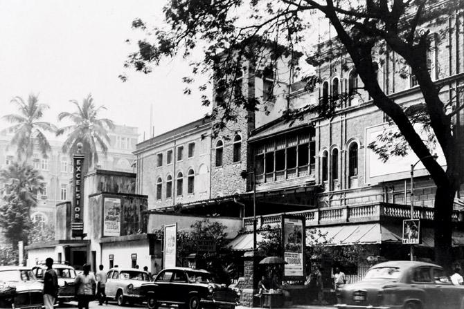 The old Excelsior theatre, rose in 1887 as Novelty, to compete with Gaiety in the neighourhood (later called Capitol). It was renamed Excelsior in 1909 and New Excelsior in 1975 after Modi