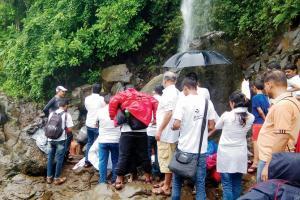 Navi Mumbai: Citizen group frees waterfalls from litter on Independence Day