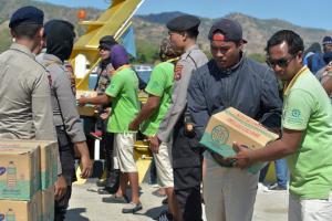 Man saved from earthquake-flattened mosque on Indonesia island