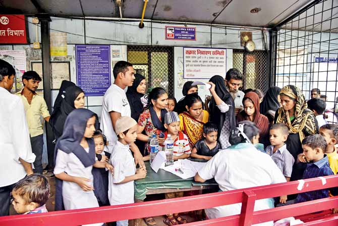 Children from Sanjay Nagar thronged Rajawadi Hospital with complaints of nausea and stomach ache yesterday. Pics/Pradeep Dhivar