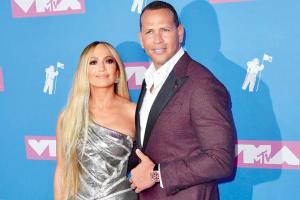 JLo gushes about boyfriend Alex during her acceptance speech at the MTV VMA