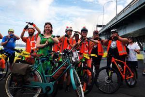 42 weeks pregnant New Zealand minister cycles to delivery ward