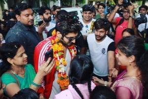 Kartik Aaryan Gets A Warm Welcome In His Hometown In Gwalior