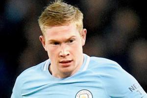 Manchester City sweat on De Bruyne after knee injury