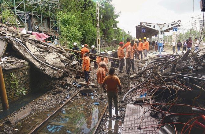 On July 3, while Mehta was waiting on platform number 8, the ROB collapsed and a heavy slab fell on his back, causing him grievous injuries. File pic