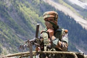 1 policeman killed, 3 security personnel injured in encounter with militants