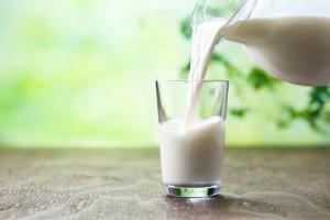 Have milk for breakfast to lower blood glucose