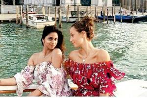 Suhana Khan holidays in Venice with friends; See pics