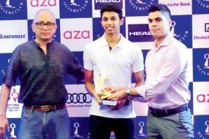 Otters squash: Velavan, Urwashi win titles 