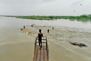 Yamuna again crosses danger mark in Delhi
