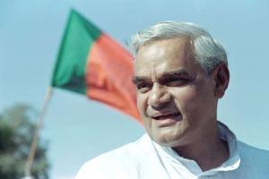 Tamil Nadu CM Palaniswamy, MK Stalin pay homage to Atal Bihari Vajpayee