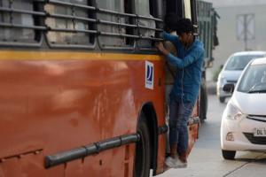 SC allows Delhi government to buy 500 standard buses