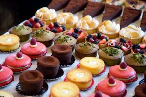 Theos: Dessert lovers' paradise-cum-foodies delight 