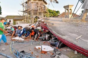 98 dead as strong earthquake slams Indonesian island